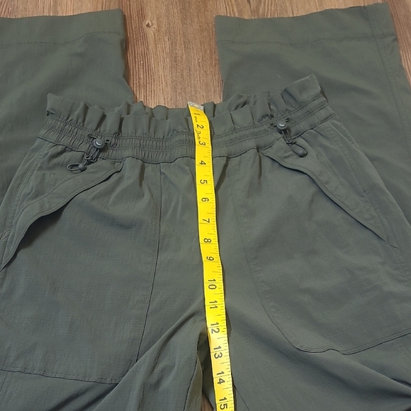 Athleta Forest Green Relaxed Pants used good conditionzise 4. - Picture 4 of 13